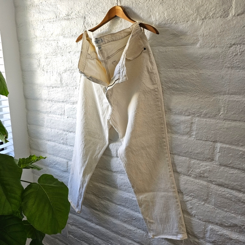 Abercrombie & Fitch Ultra High Rise 90s Straight Jean Winter White Sz34
